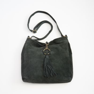 strong and brave crossbody {shadow black}